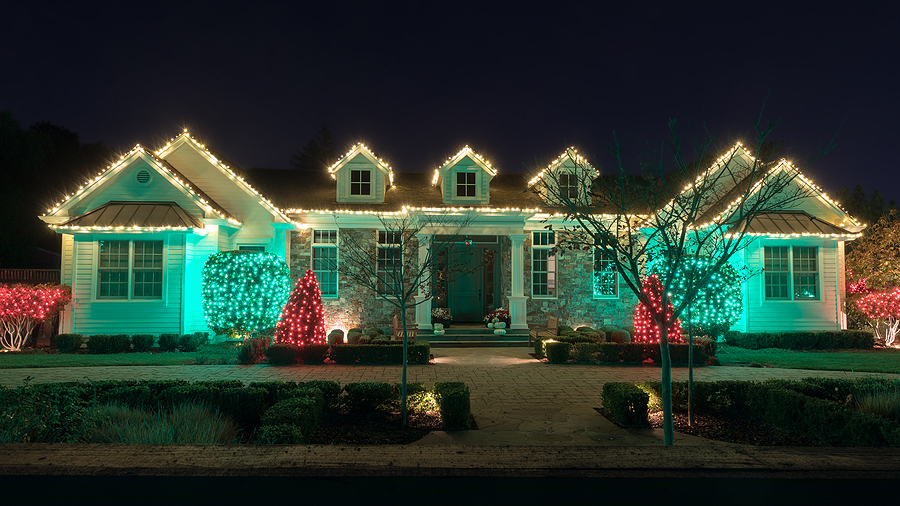 Why Hire a Professional to Install Your Holiday Lights?